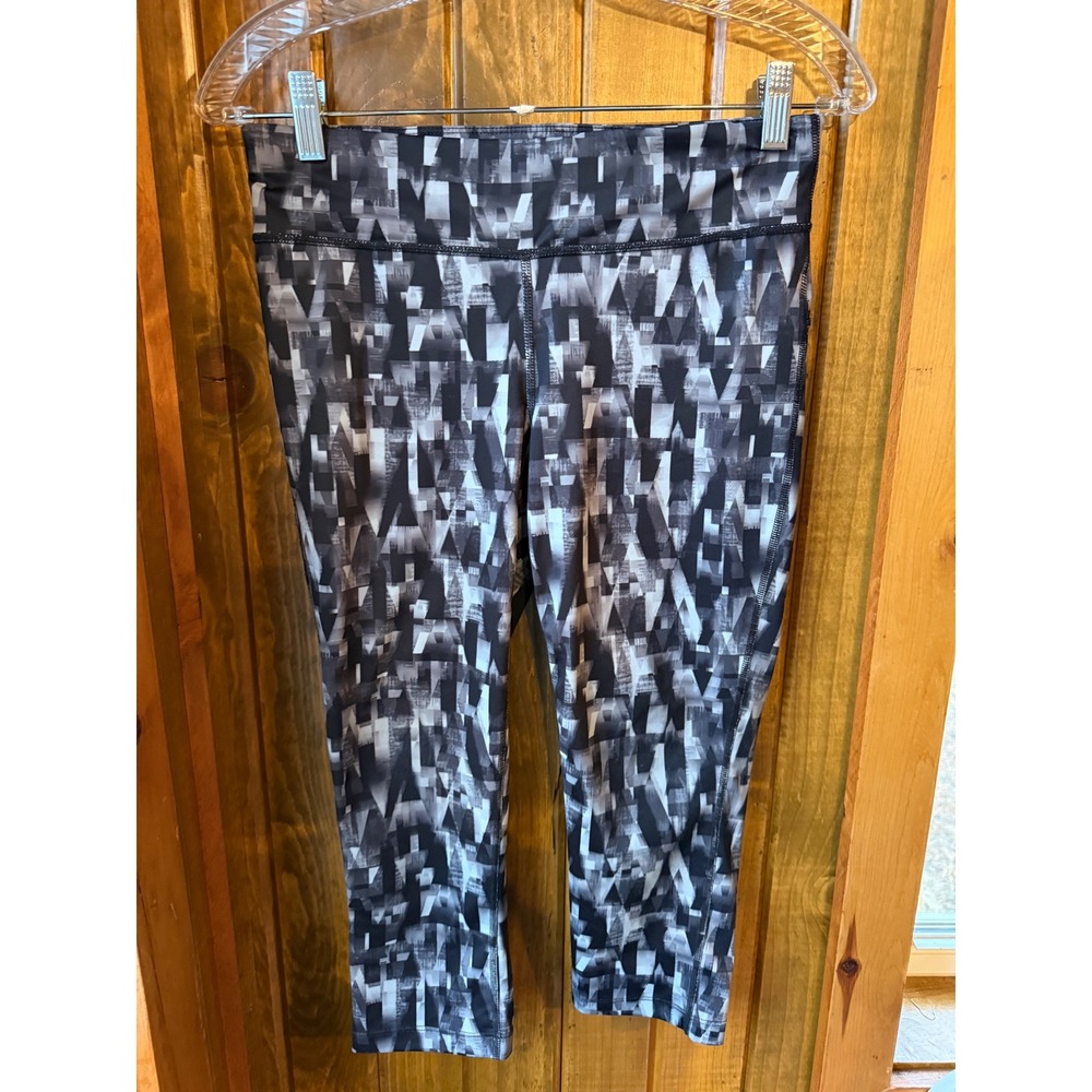Xersion Womens Geometric Abstract Print Cropped Fitted Leggings Black Grey Small